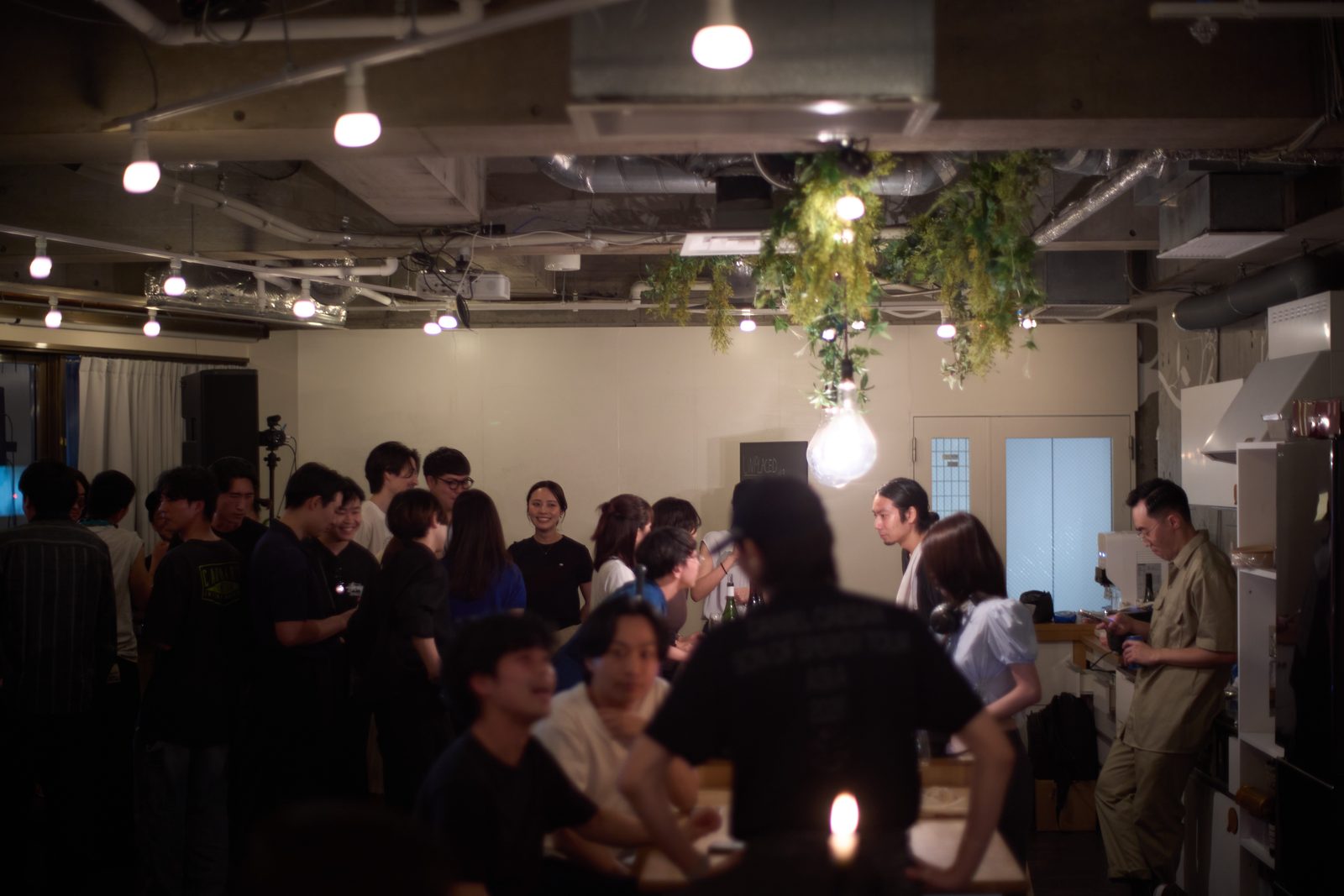 賑わう会場の輪